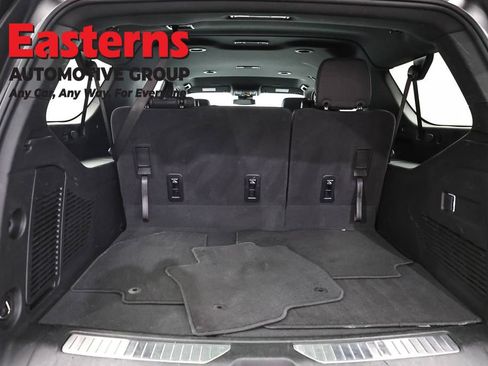Used 2025 Chevrolet Suburban Z71 AWD/4WD image 9