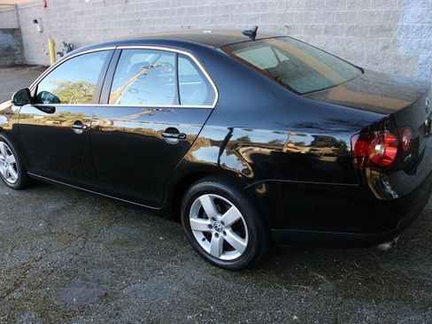 Used 2009 Volkswagen Jetta SE image 4