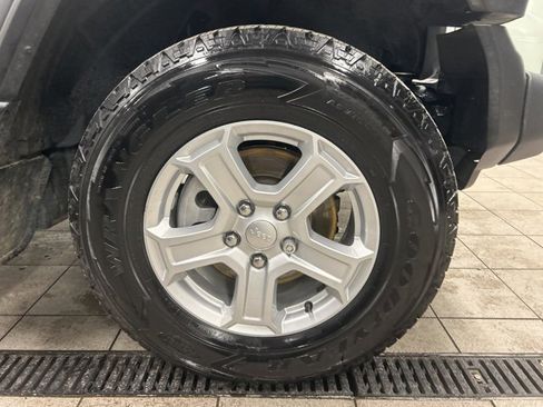 Used 2023 Jeep Wrangler Sport S image 13