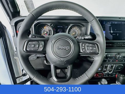 Used 2026 Jeep Wrangler Unlimited Rubicon AWD/4WD image 13