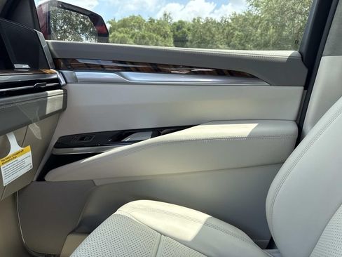 New 2026 Cadillac Escalade Platinum Sport w/ LPO, ONYX Package AWD/4WD image 23