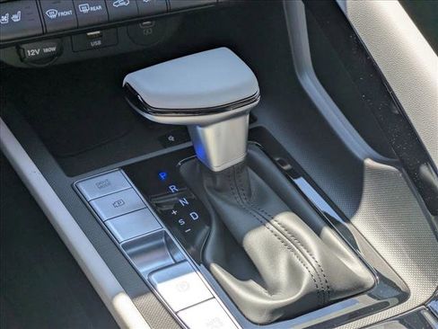 New 2025 Hyundai Elantra Limited image 17