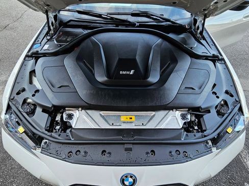 Used 2023 BMW i4 eDrive40 w/ M Sport Package image 23