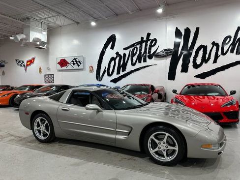 Used 2002 Chevrolet Corvette Coupe image 10