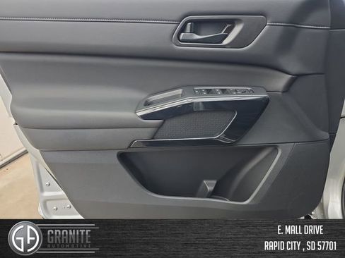 New 2025 Nissan Pathfinder SV image 10