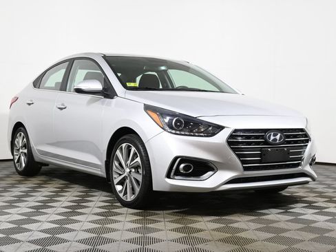 Used 2022 Hyundai Accent Limited FWD image 9