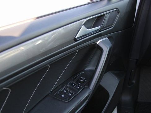 Used 2023 Volkswagen Tiguan SE image 13