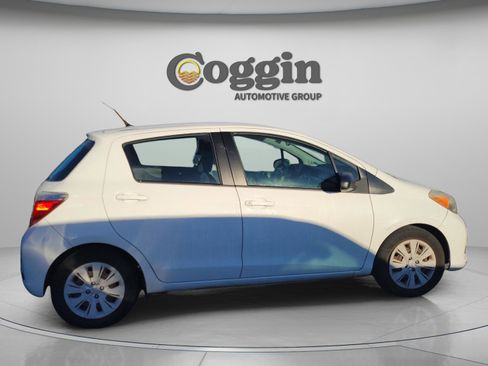 Used 2014 Toyota Yaris L image 4