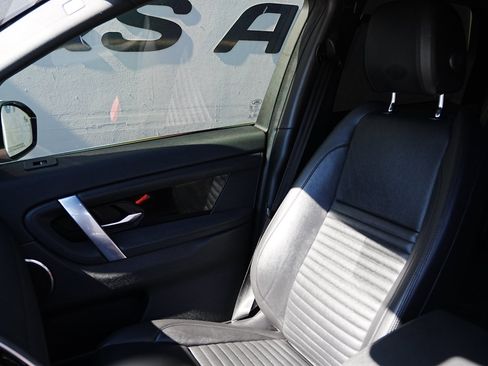 Used 2023 Land Rover Discovery Sport S image 11