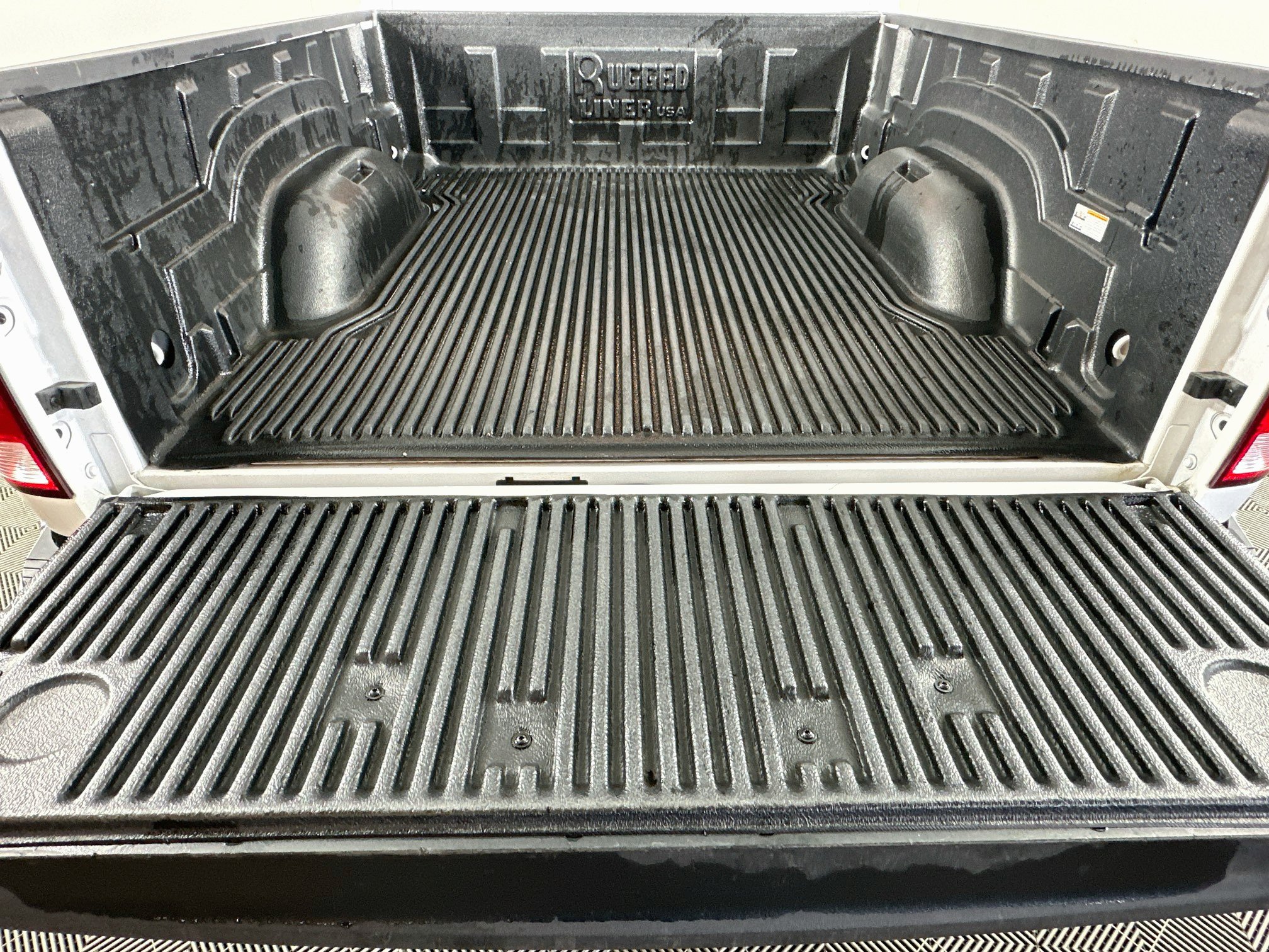 Used 2024 RAM 1500 Classic SLT AWD/4WD image 23