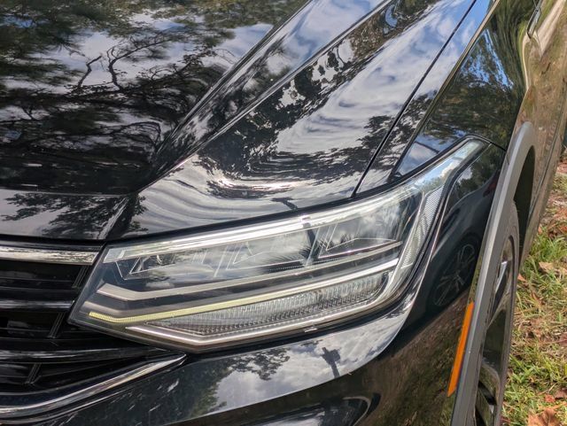 Used 2024 Volkswagen Tiguan SE R-Line FWD image 10
