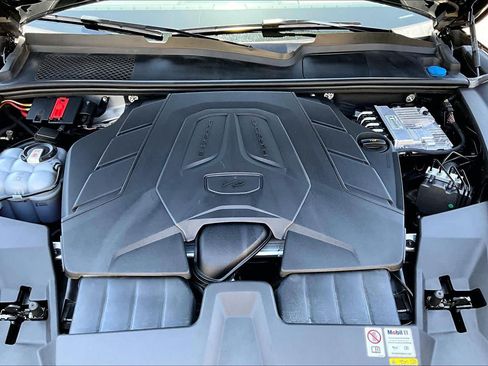 Used 2024 Porsche Cayenne AWD/4WD image 31