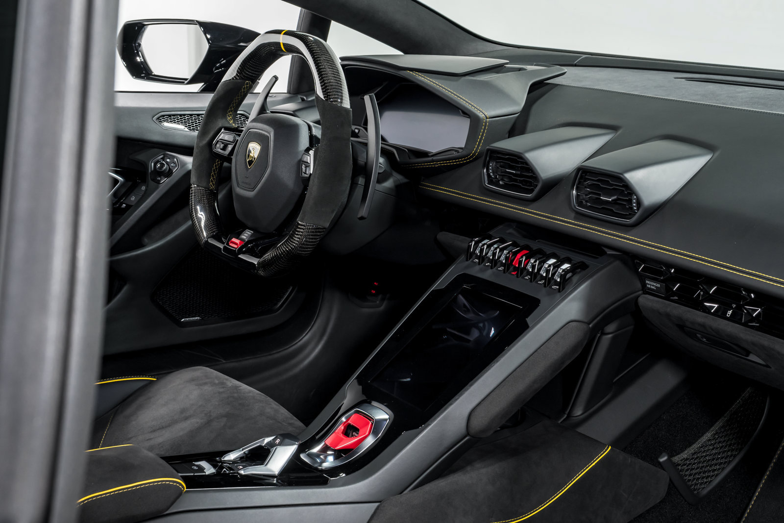 Used 2021 Lamborghini Huracan EVO RWD image 32