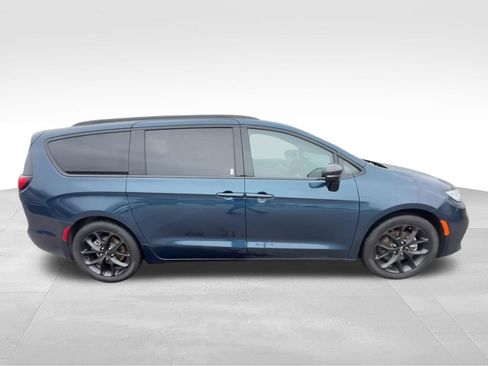 Used 2025 Chrysler Pacifica Limited FWD image 9