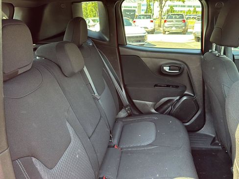 Used 2021 Jeep Renegade Latitude w/ Luxury Group II AWD/4WD image 20