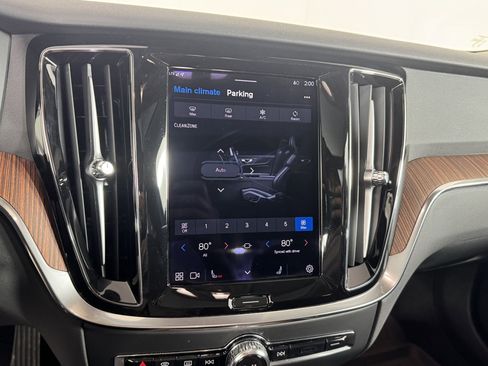 Used 2024 Volvo S60 B5 Plus image 13