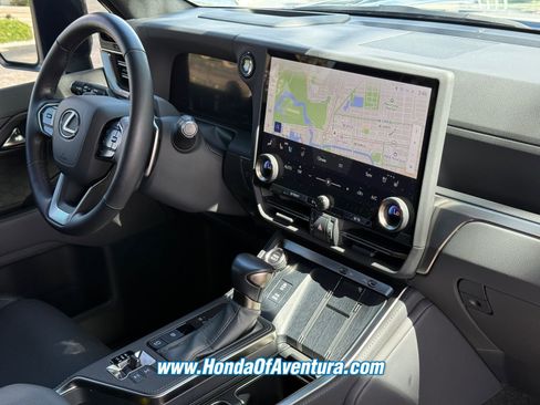 Used 2024 Lexus GX 550 AWD/4WD image 11