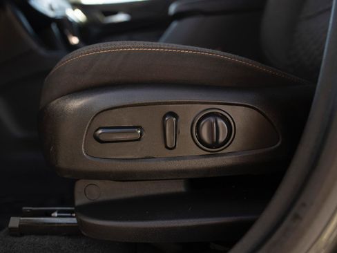 Used 2020 Chevrolet Equinox LT image 12