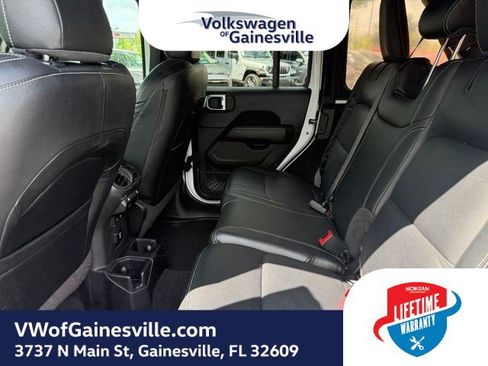 Used 2018 Jeep Wrangler Unlimited Sahara AWD/4WD image 11