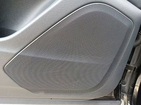 Used 2023 Audi Q8 Premium image 16