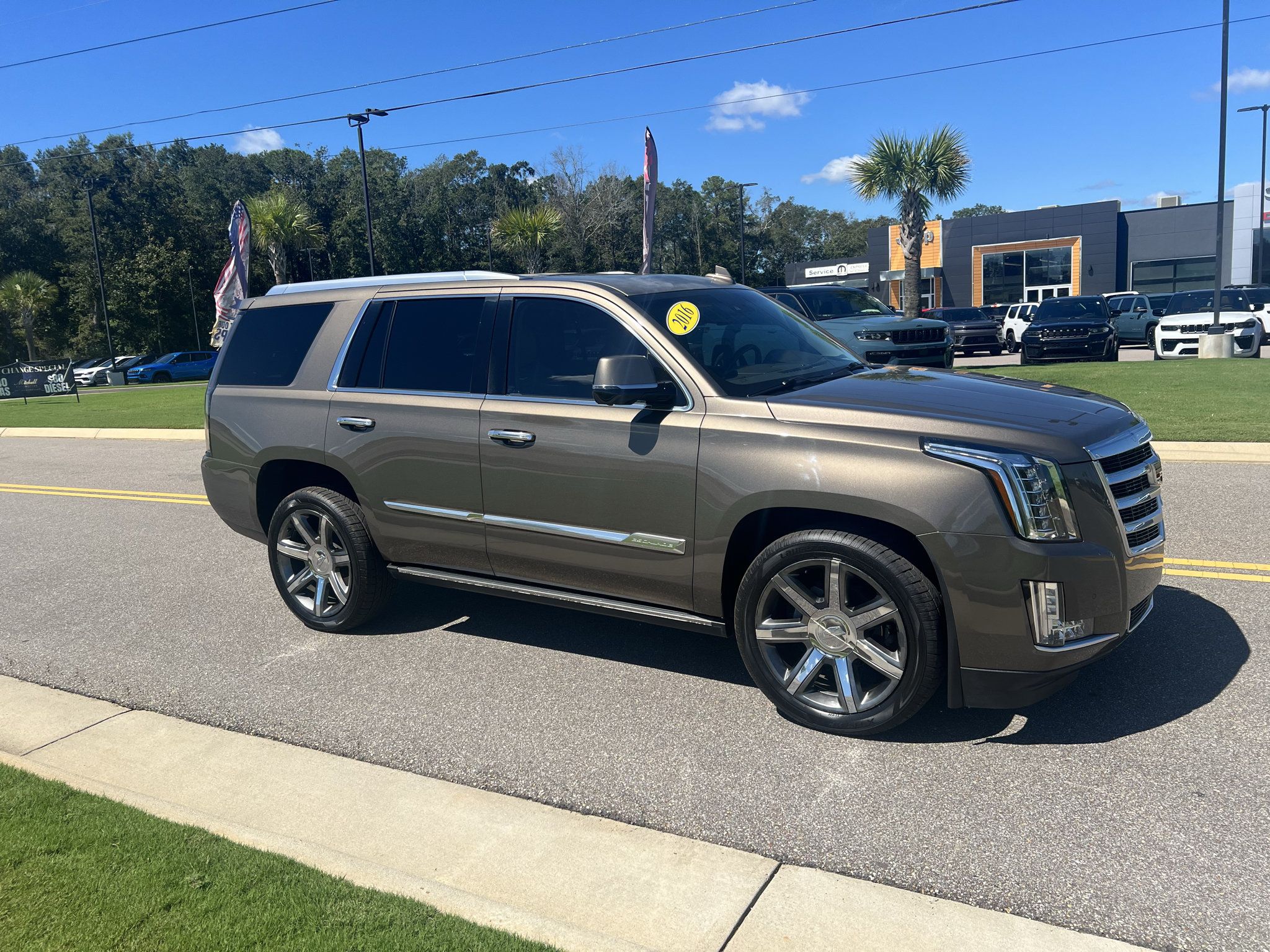 Used 2016 Cadillac Escalade Premium RWD image 4