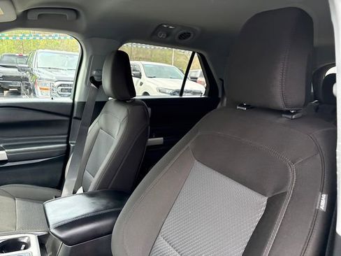 Used 2024 Ford Explorer XLT AWD/4WD image 10
