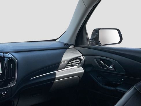 Used 2021 Chevrolet Traverse Premier FWD image 25