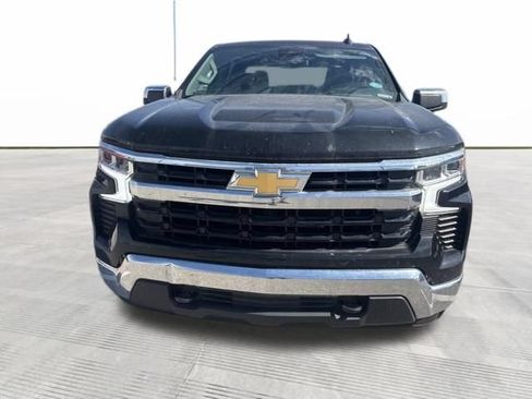 Used 2022 Chevrolet Silverado 1500 LT AWD/4WD image 2