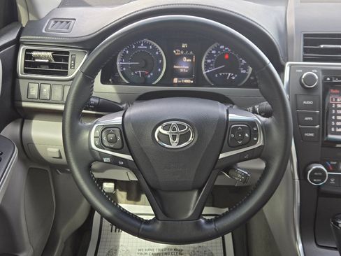 Used 2015 Toyota Camry XLE w/ Moonroof Package image 17