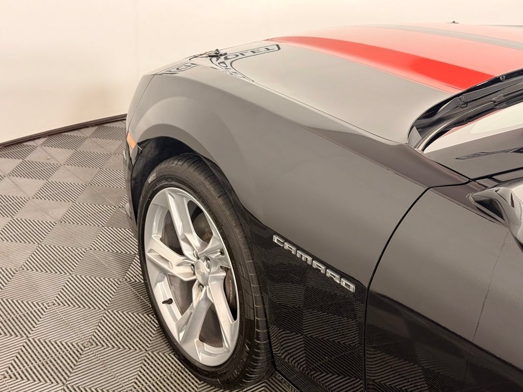 Used 2010 Chevrolet Camaro SS w/ RS Package RWD image 13