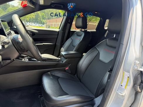 Used 2025 Jeep Compass Trailhawk AWD/4WD image 5