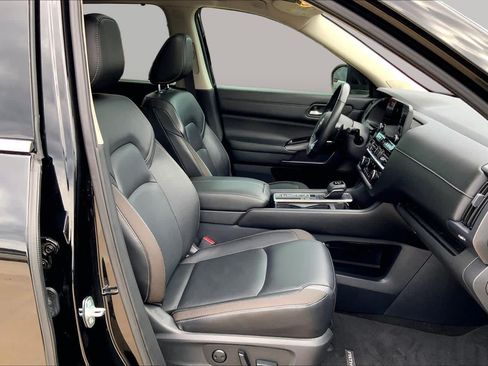 Used 2023 Nissan Pathfinder SL w/ SL Premium Package FWD image 9