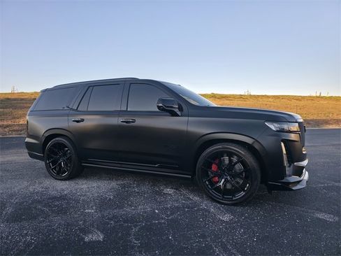 Used 2024 Cadillac Escalade V w/ LPO, ONYX Package image 2