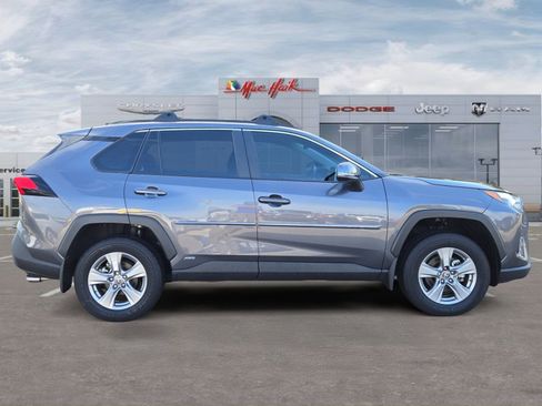 Used 2025 Toyota RAV4 XLE AWD/4WD image 6