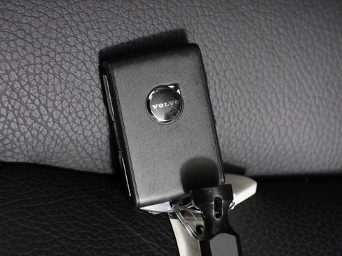 Certified 2025 Volvo V60 B5 Cross Country Plus image 33