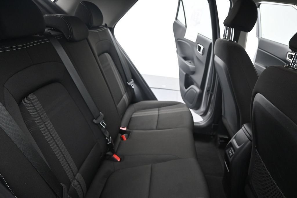 Used 2025 Hyundai Venue SEL FWD image 13