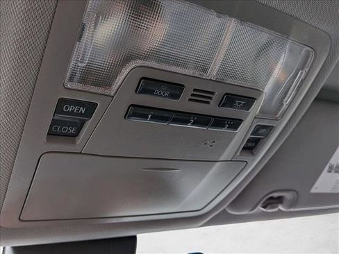 Used 2019 Toyota Highlander SE image 21