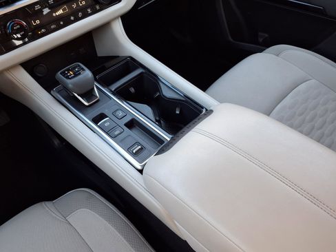 Used 2024 Nissan Pathfinder SV image 17