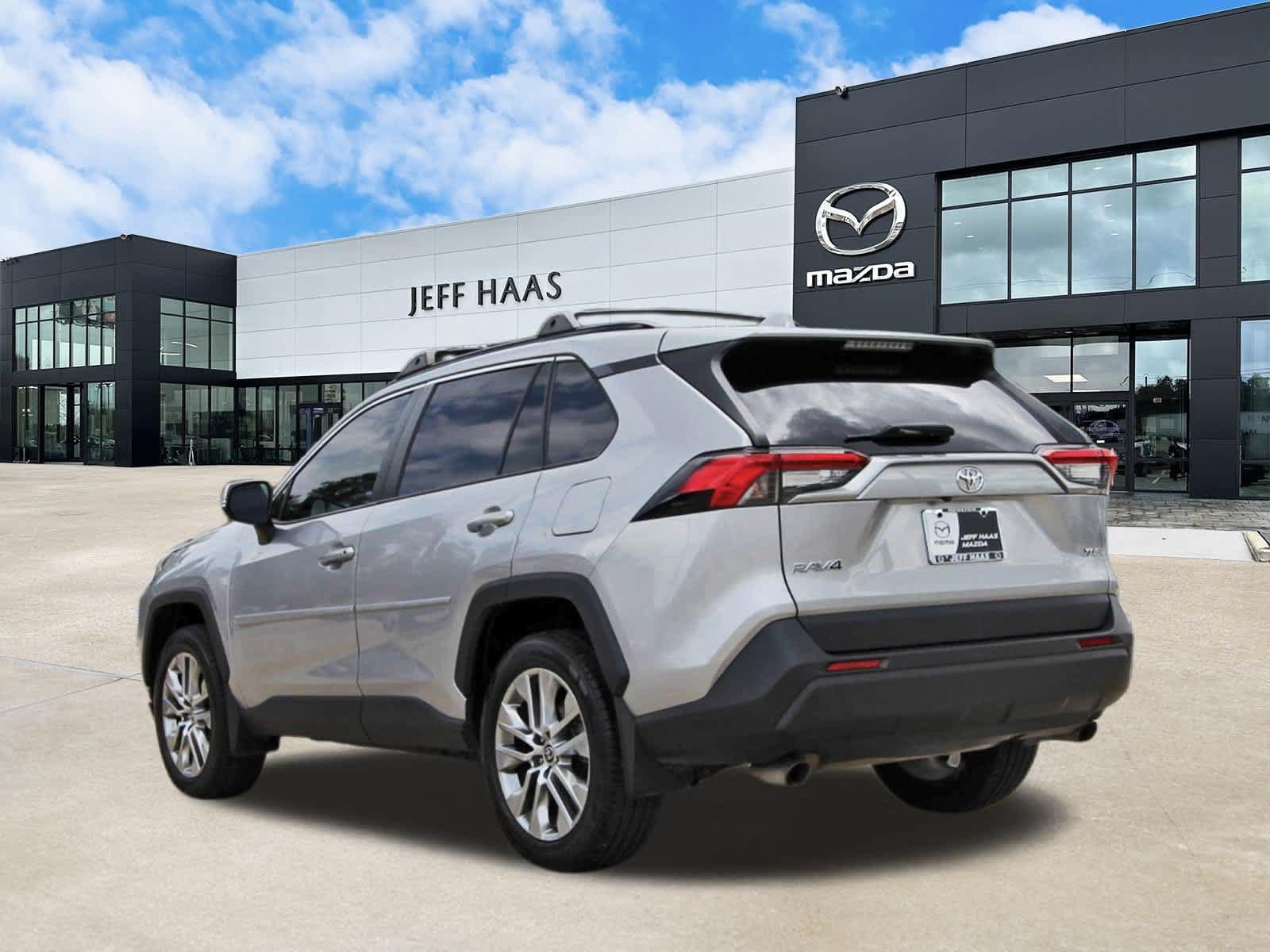 Used 2022 Toyota RAV4 XLE Premium FWD image 2