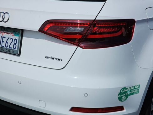 Used 2016 Audi A3 e-tron Premium Plus w/ Premium Plus Package image 11