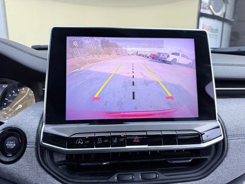 Used 2023 Jeep Compass Sport image 17