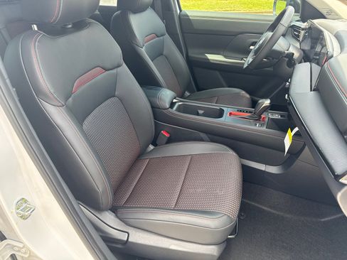 New 2025 Nissan Kicks SR w/ Illumination Package image 13