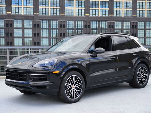 Certified 2026 Porsche Cayenne E-Hybrid image 1