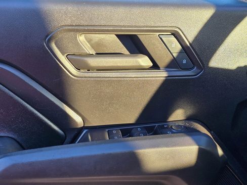 Used 2024 Chevrolet Colorado W/T image 9