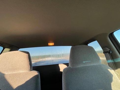 Used 2001 Chevrolet S10 Pickup LS w/ Preferred Equipment Group image 29