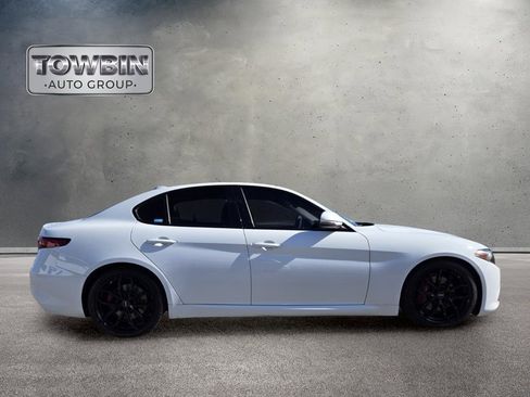 Used 2018 Alfa Romeo Giulia Ti Sport w/ Quick Order Package 22U Sport RWD image 3