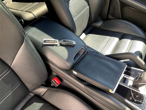 Certified 2023 Porsche Cayenne Coupe image 16