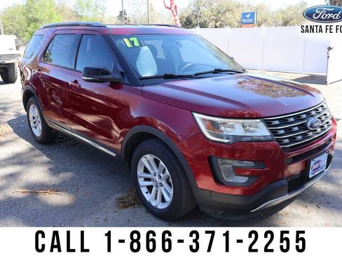 Used 2017 Ford Explorer XLT w/ Equipment Group 201A image 5