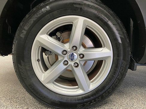 Used 2018 Ford Explorer XLT image 25