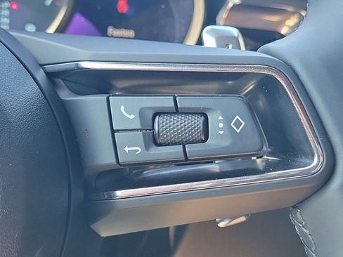 Certified 2025 Porsche Macan AWD/4WD image 36